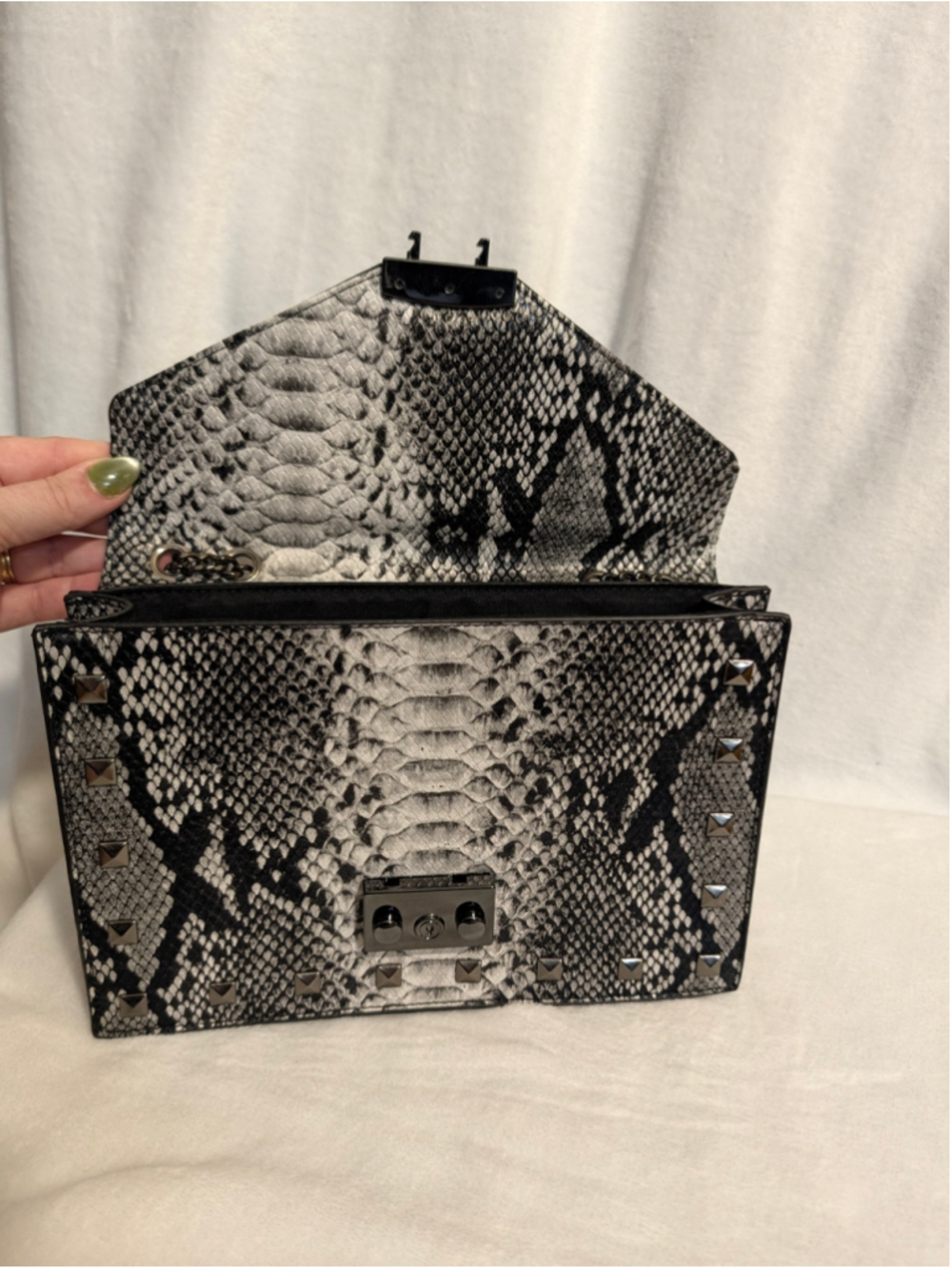 Badgley Mischka NWT Crossbody Bag Vegan Leather Snake Print - Picture 12 of 15